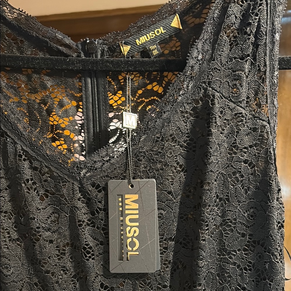 Elegant Black Lace Evening Dress - Picture 5 of 5